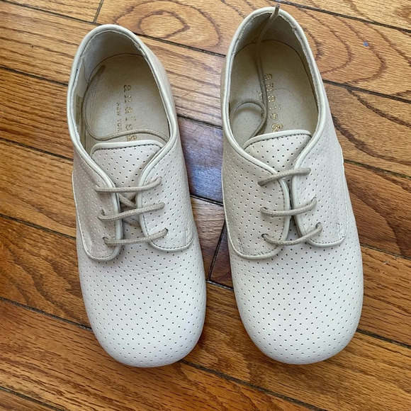 Anais & I New York Perforated Oxford shoes, BNWOT, size 33 - Picture 1 of 7